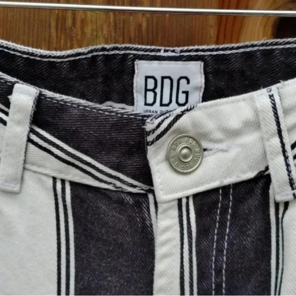 Urban Outfitters BDG Mom High Waisted Jeans 26 - Picture 14 of 16